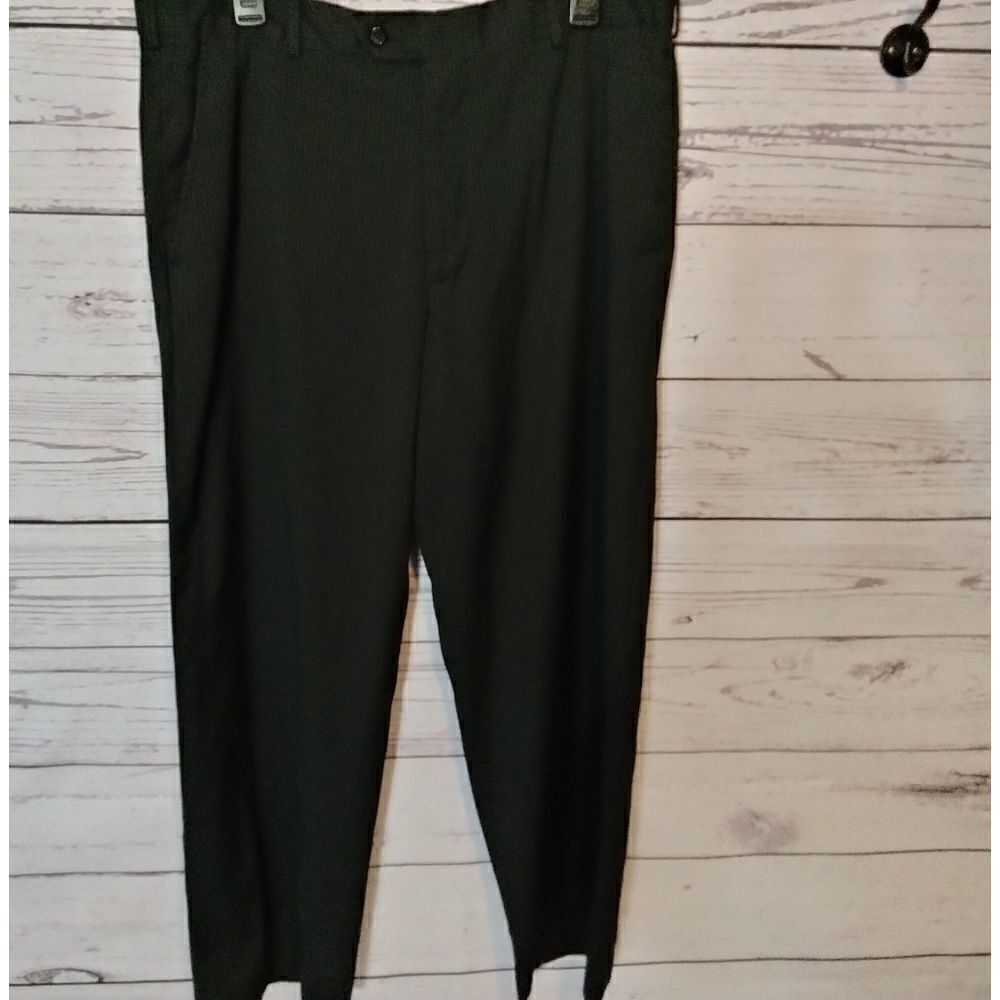 Pre-owned. "George" men's dress pants.